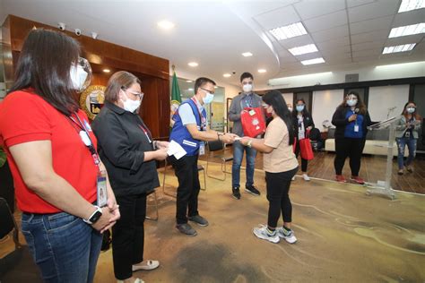 owwa ncr|OWWA NCR Awards Educational and Livelihood Assistance to Benefici.